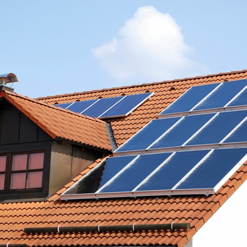 This guide will help you understand what it takes to install solar panels in your home. Start planning and making the most of solar energy!