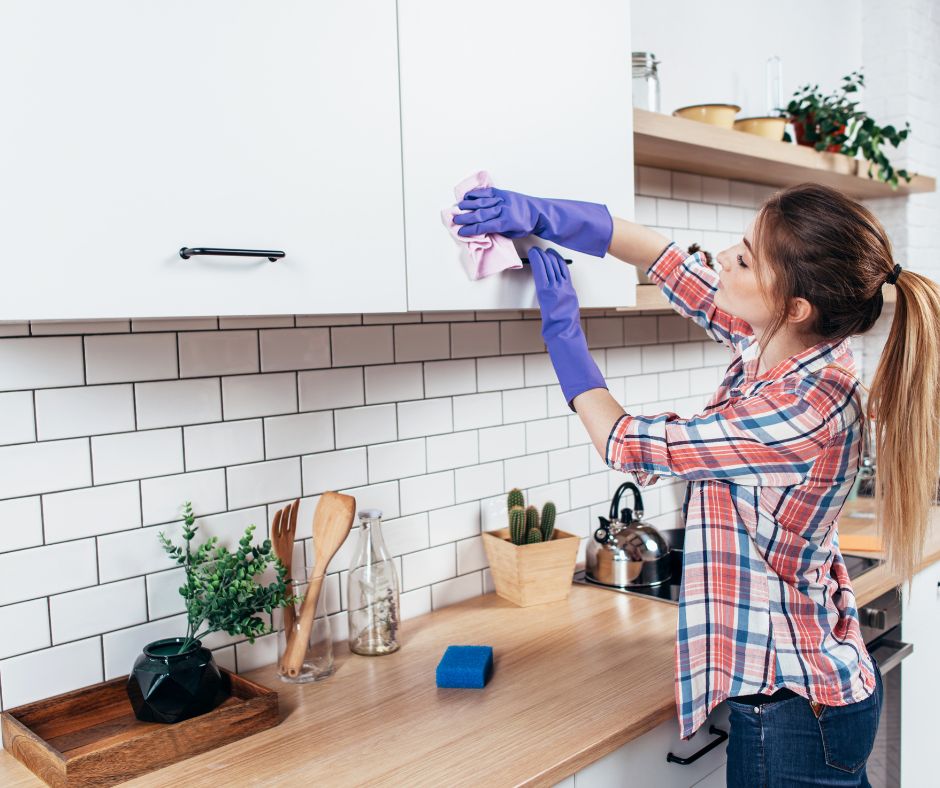 Use our guide to the best degreaser for kitchen cabinets before painting to ensure great results for your kitchen renovation.