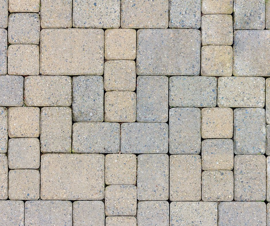 Stone, concrete, brick? A tough choice! Here's our guide to help you choose the best pavers for your backyard.