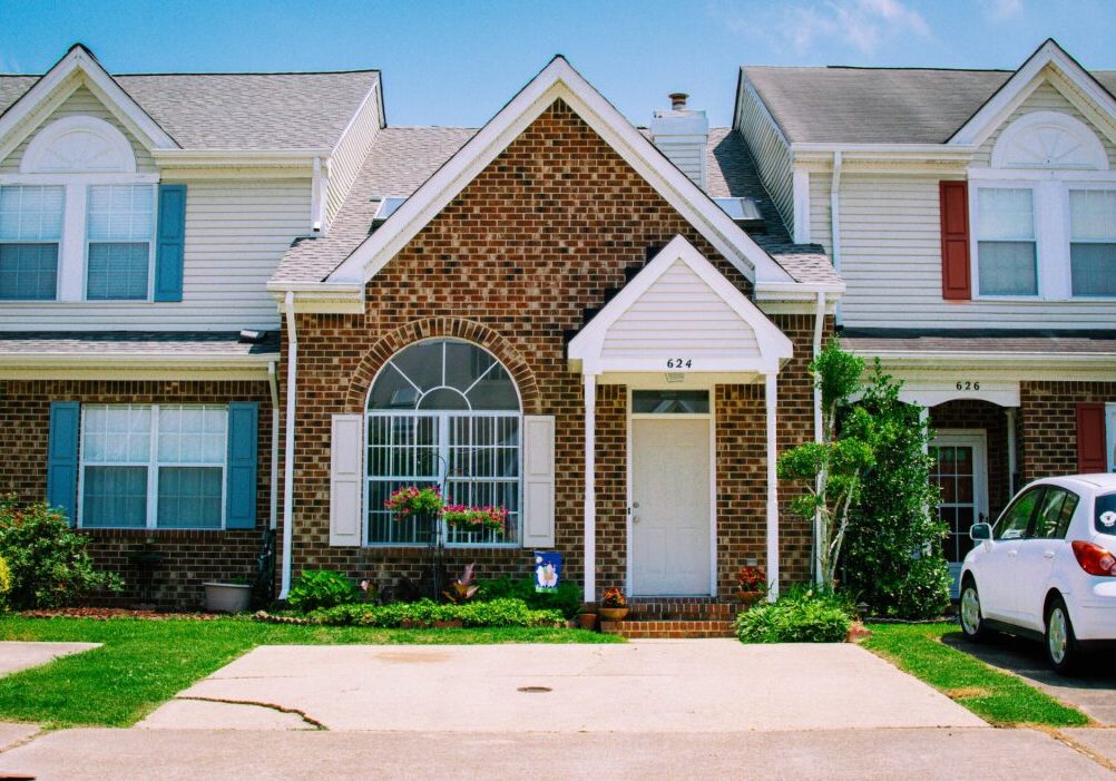 clean house exterior
