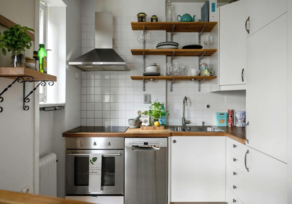 Discover smart tips to Organize Your Small Kitchen with effective cabinet, wall space, and pantry solutions. Maximize your space today.