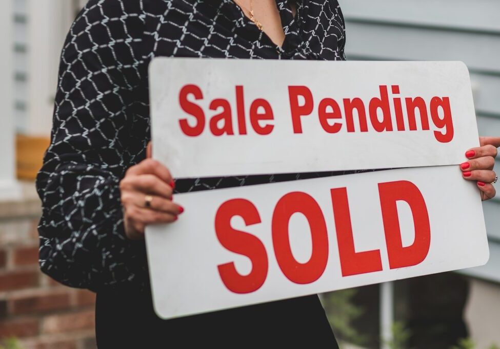 selling house sign