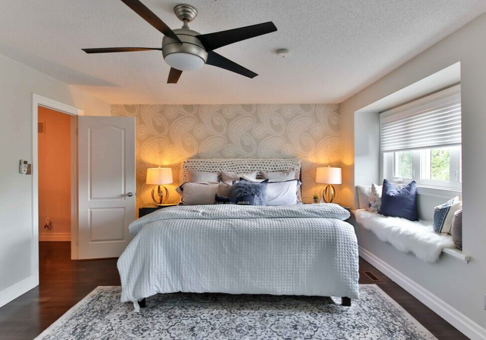 bedroom with ceiling fan